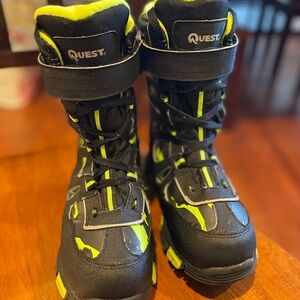 Boys Thinsulate Quest snow boots